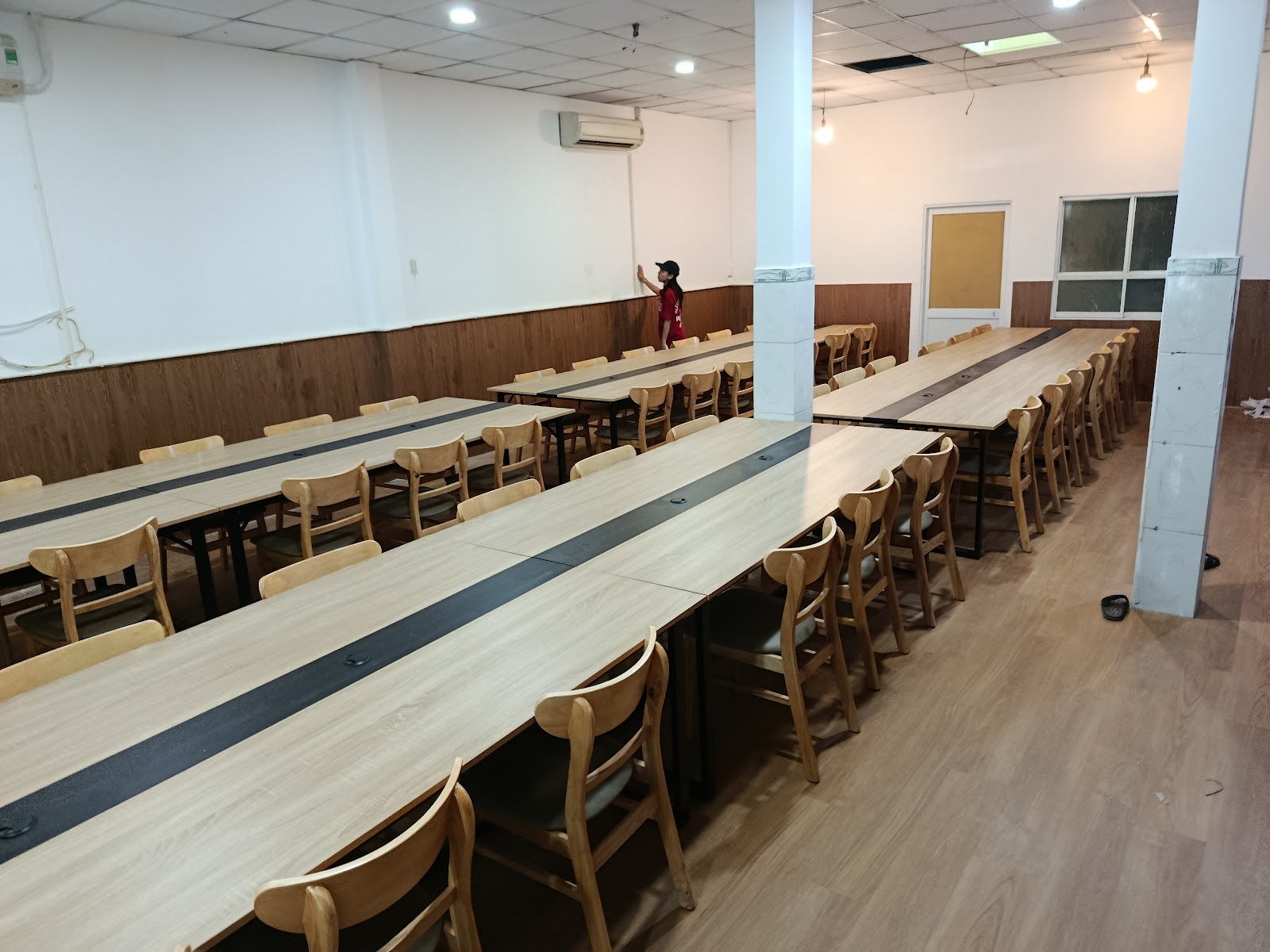 Không gian làm việc rộng rãi tại HIÊN – Coworking & Study Coffee